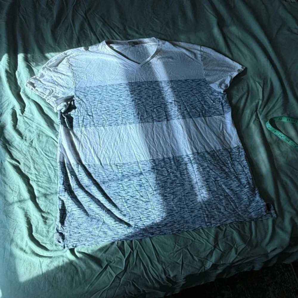 Calvin Klein Men’s V-neck blue white stripe tee XL
